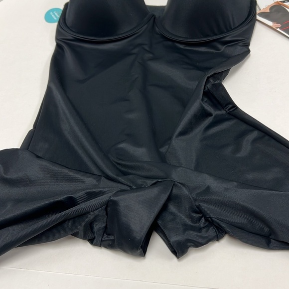 NWT Assets by Spanx Convertible Strapless Cupped Shaping Bodysuit Size Small - Picture 3 of 5